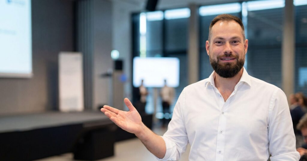 Autor Martin Heinemann bei einem Vortrag